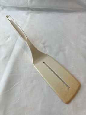 Vintage Foley Beige Heat Resistant Nylon 1 Slot Fish Spatula Turner Long Blade